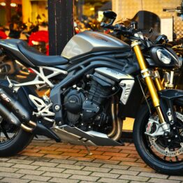 TRIUMPH 1200 SPEED TRIPLE RS