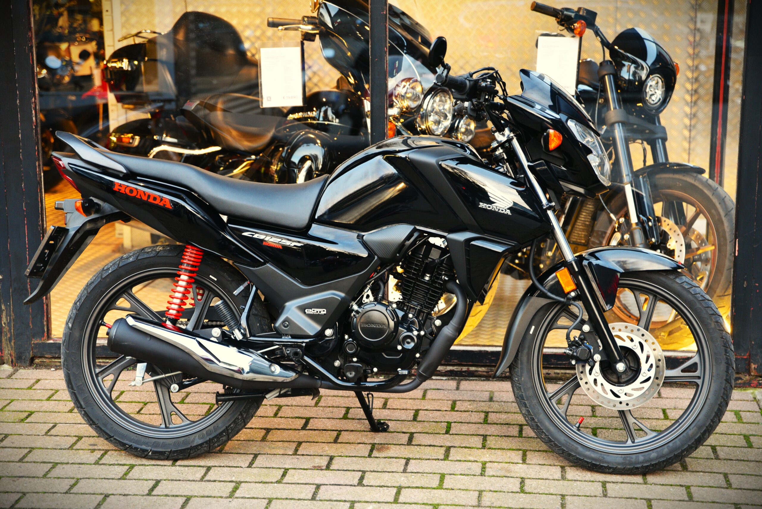 HONDA CB 125 F – Image 2