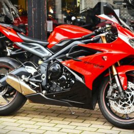 TRIUMPH DAYTONA 675