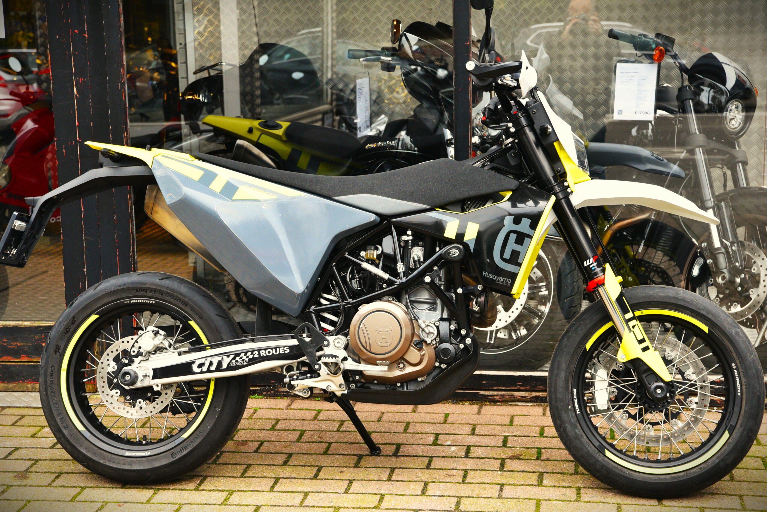 HUSQVARNA 701 SUPERMOTO – Image 2