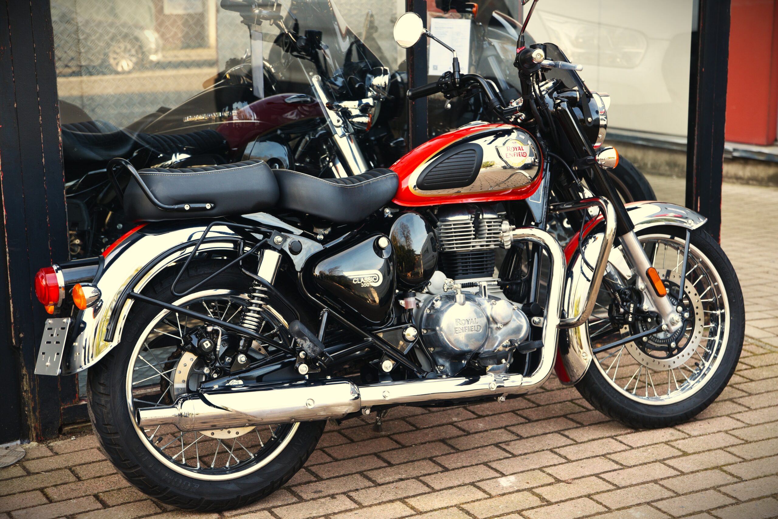 ROYAL ENFIELD CLASSIC 350 – Image 3