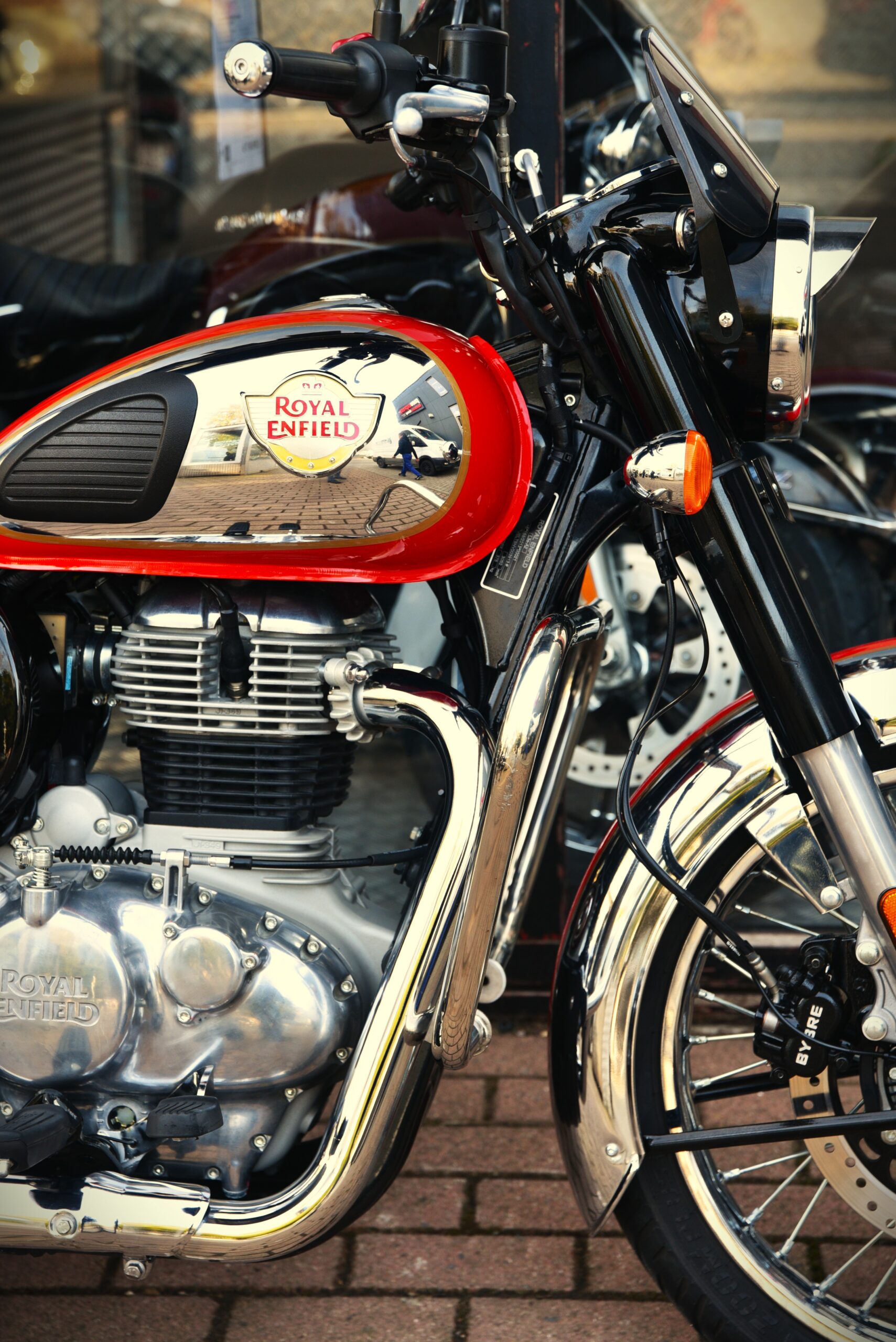ROYAL ENFIELD CLASSIC 350 – Image 4