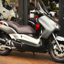 YAMAHA X-MAX 125