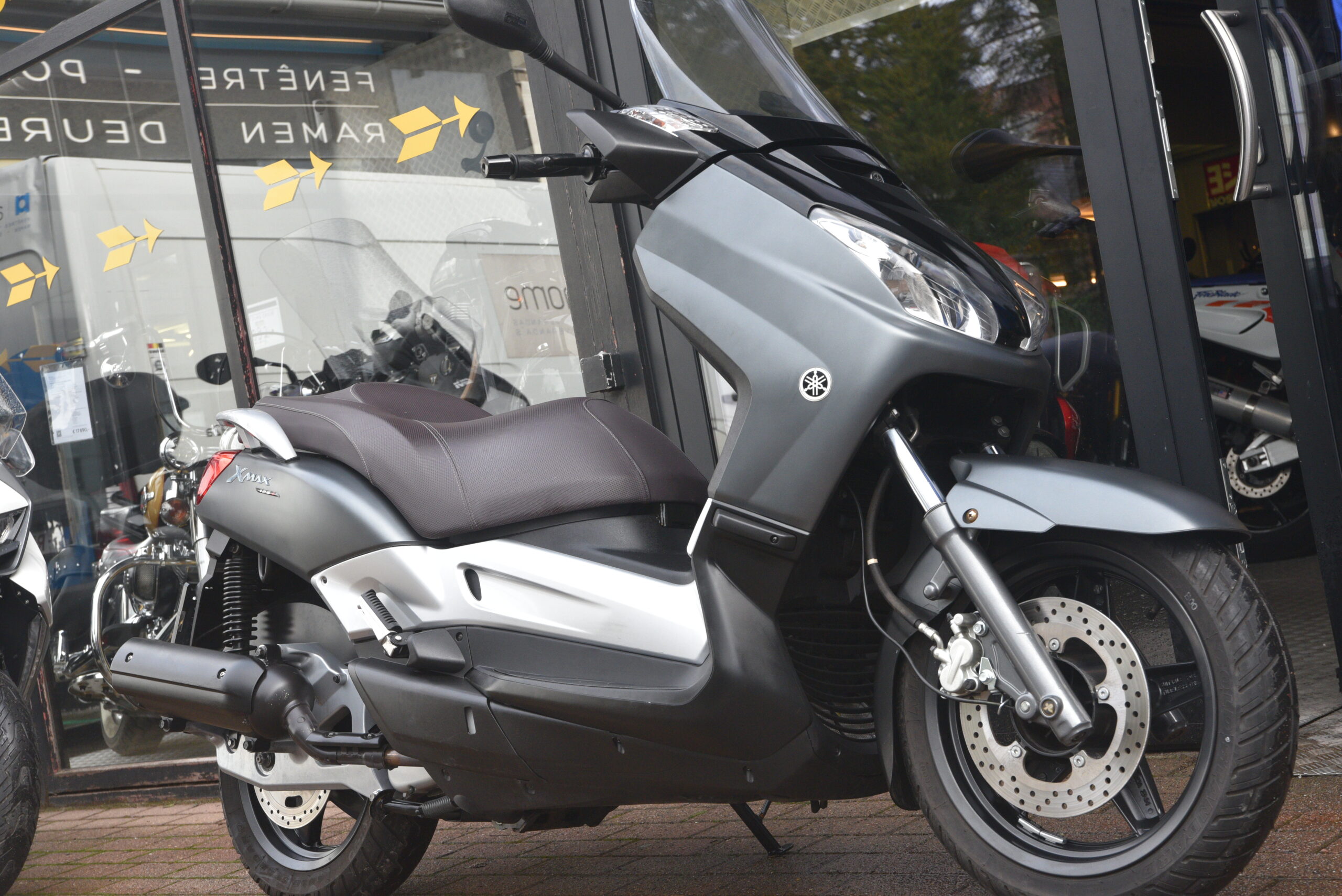 YAMAHA X-MAX 125 – Image 5
