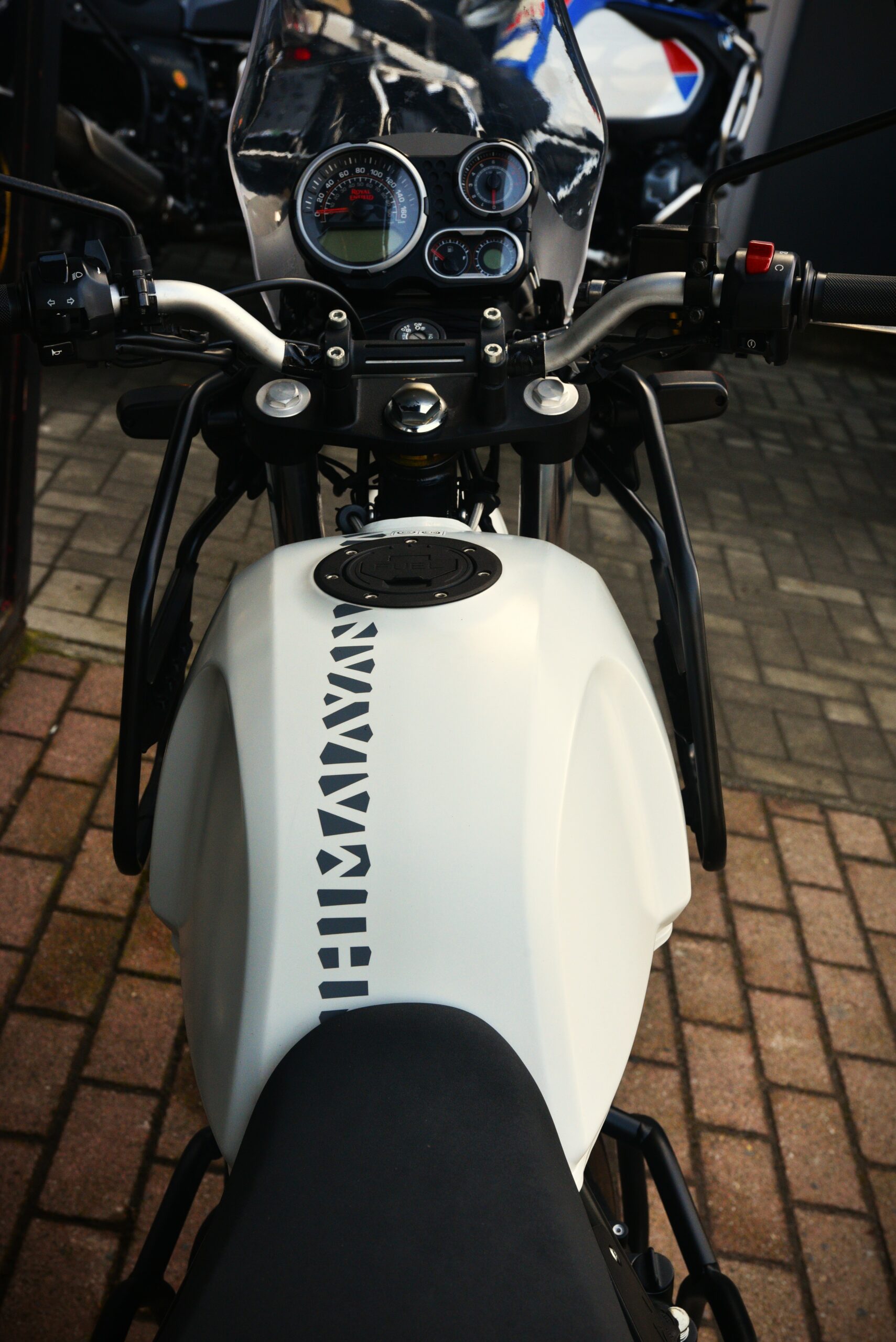 ROYAL ENFIELD HIMALAYAN 410 – Image 7