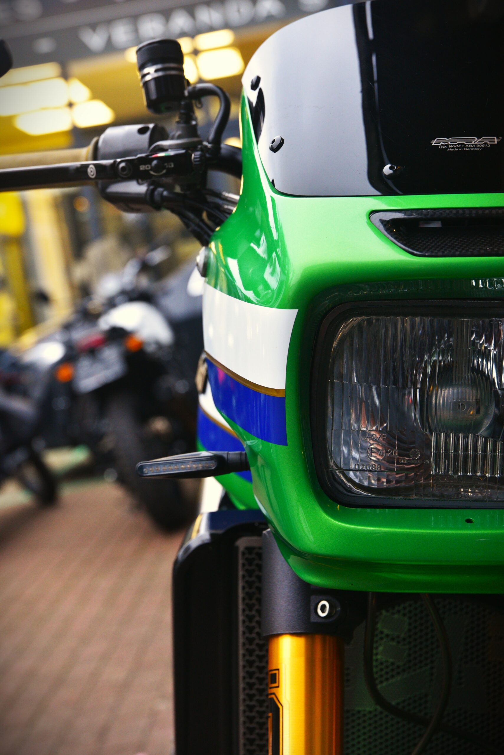 KAWASAKI ZRX 1100 – Image 9