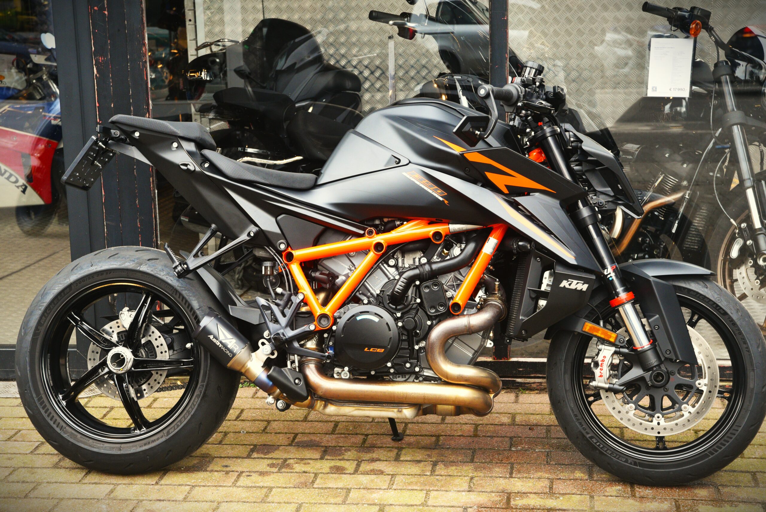 KTM 1390 SUPER DUKE R – Image 2