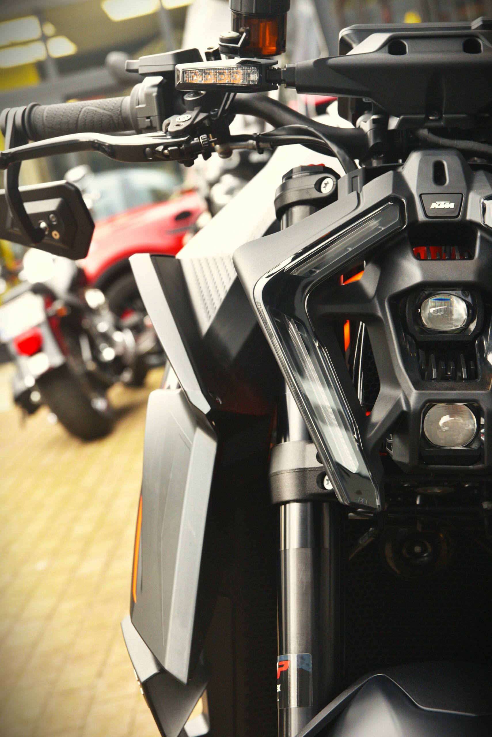KTM 1390 SUPER DUKE R – Image 9