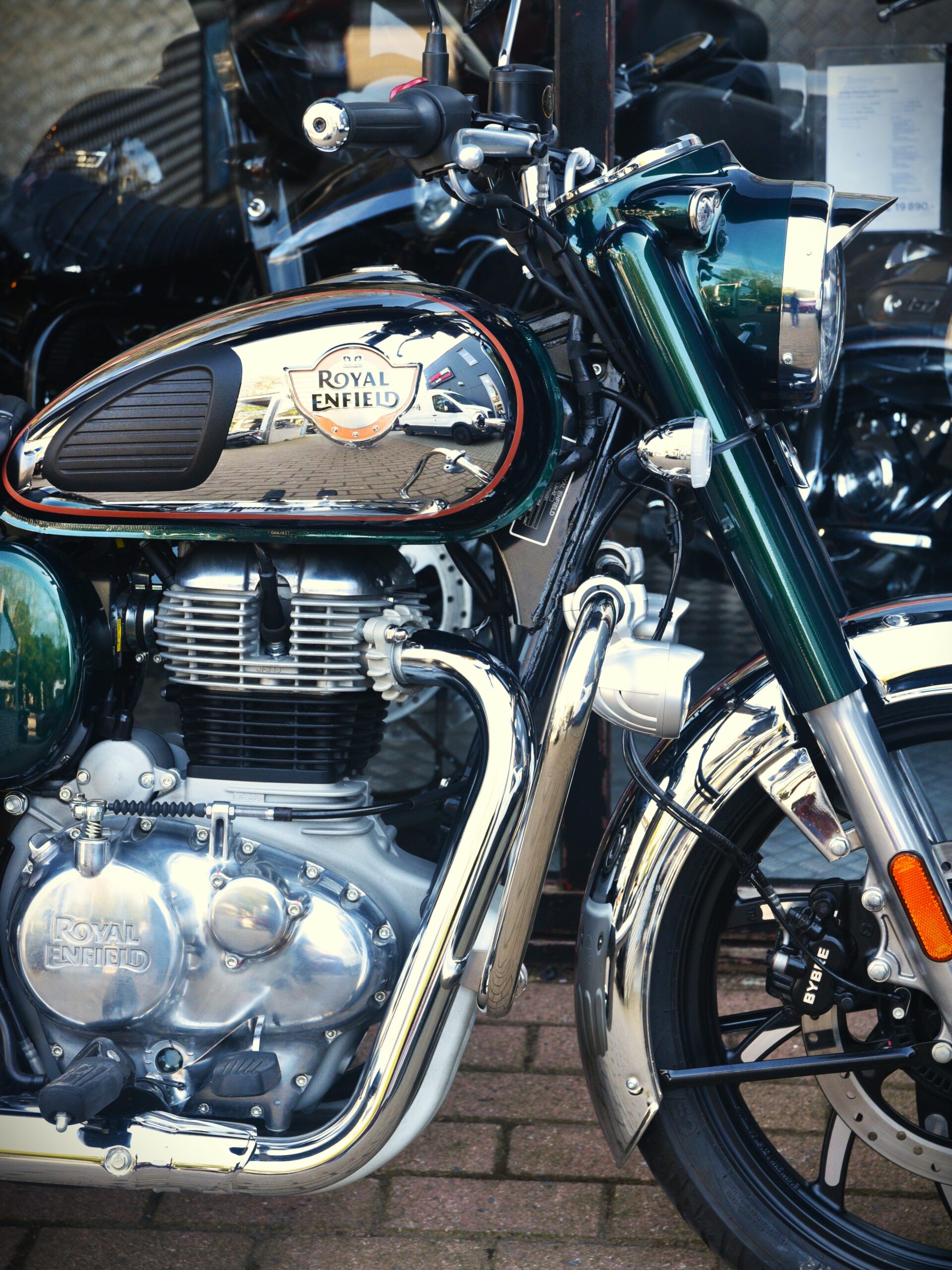 ROYAL ENFIELD CLASSIC 350 – Image 4