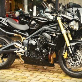 TRIUMPH 675 STREET TRIPLE