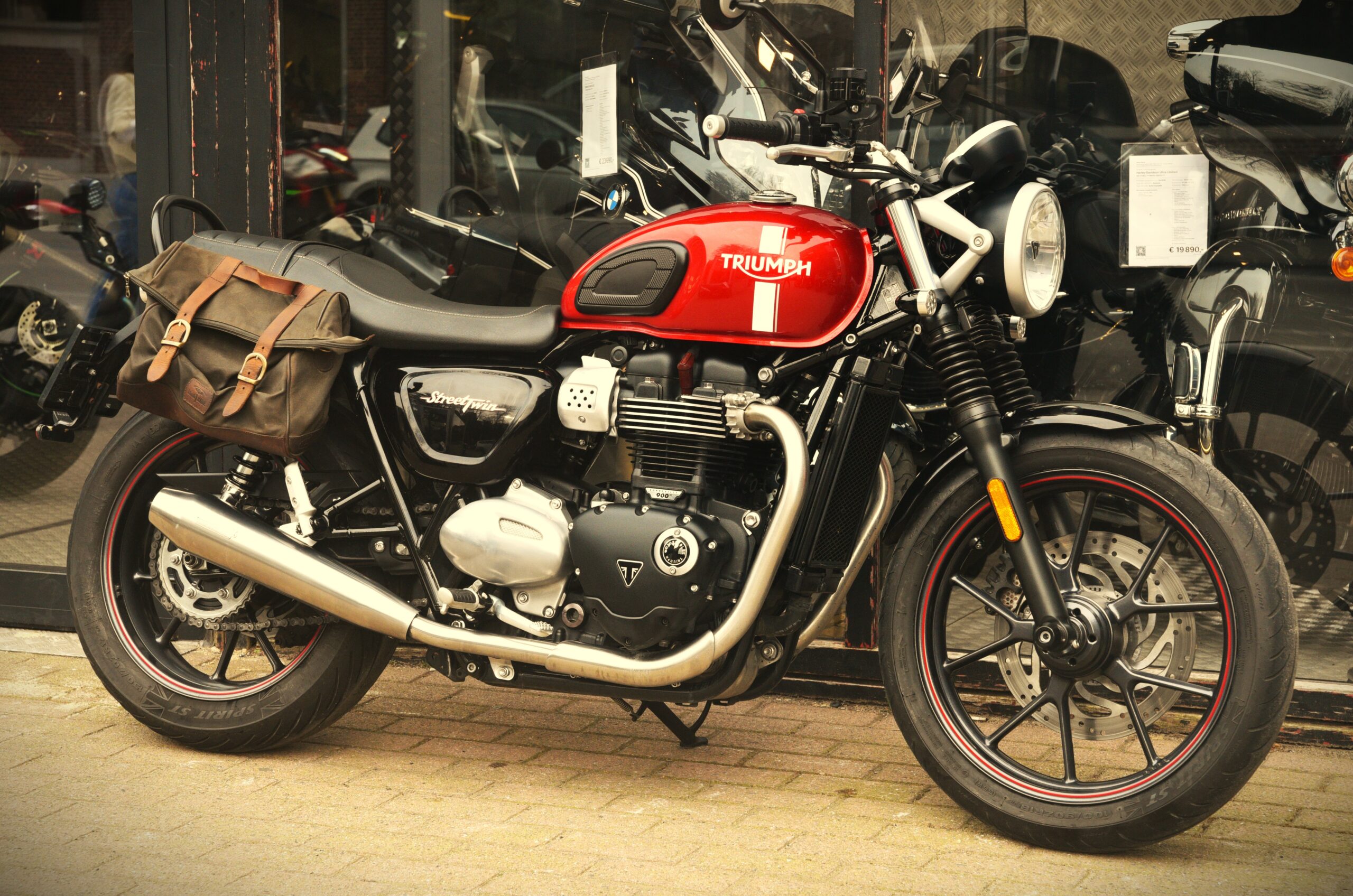 TRIUMPH 900 STREET TWIN