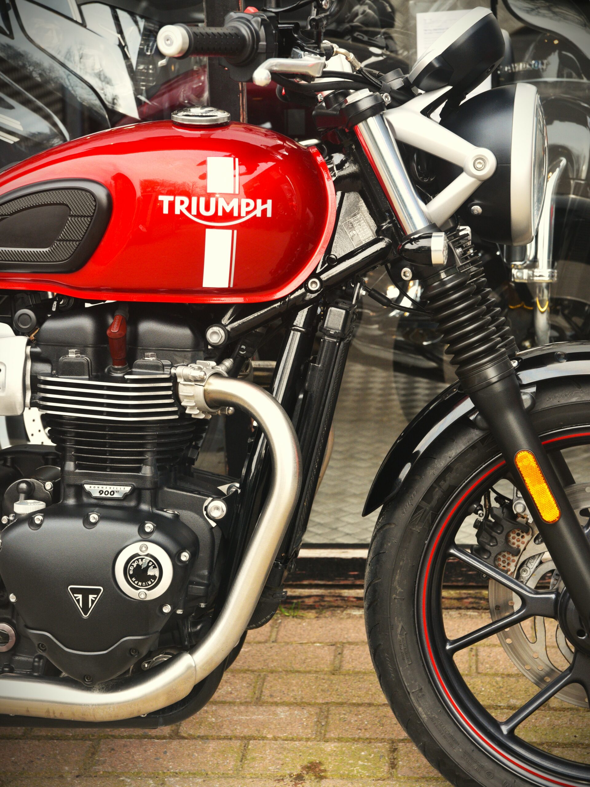 TRIUMPH 900 STREET TWIN – Image 4