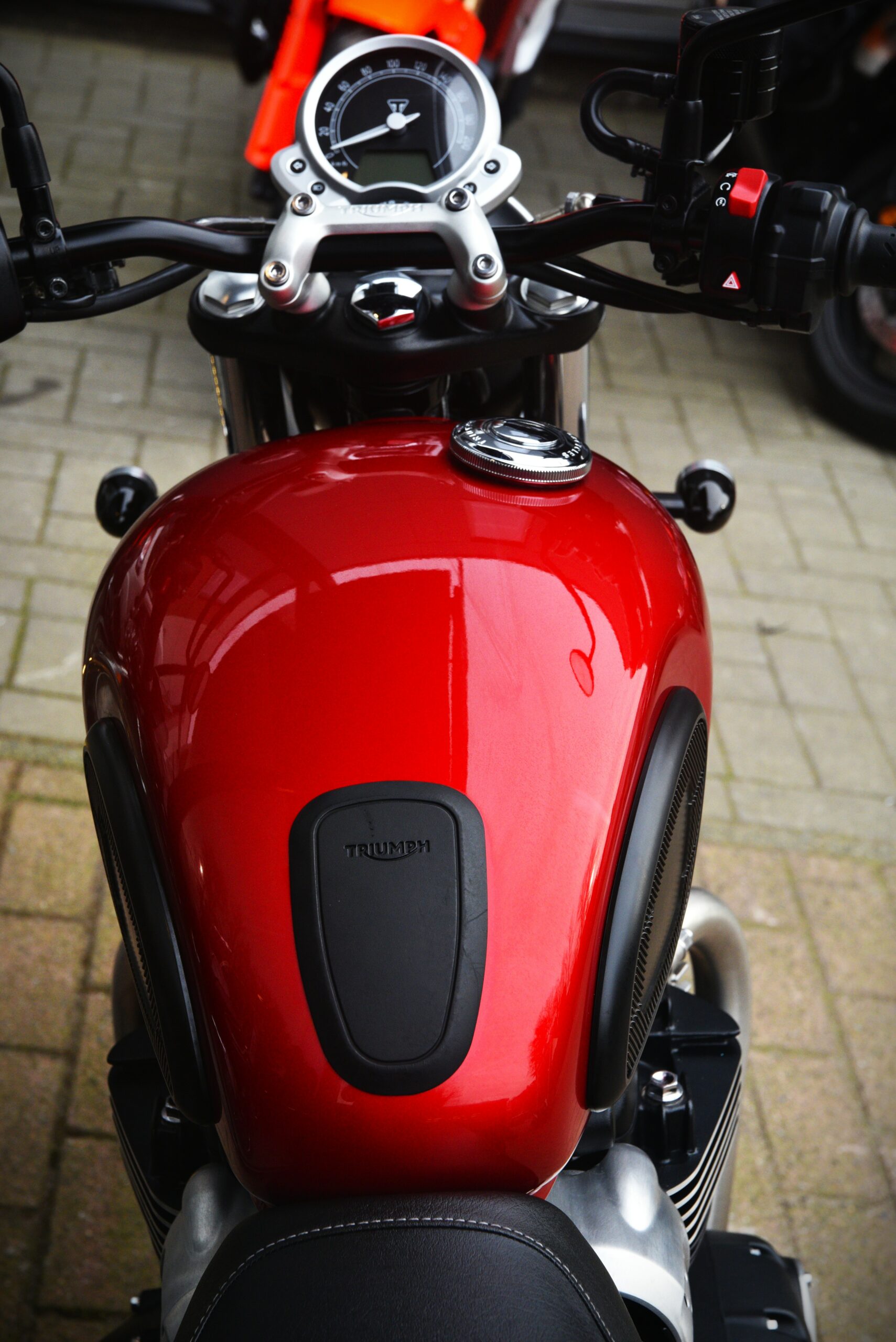 TRIUMPH 900 STREET TWIN – Image 7