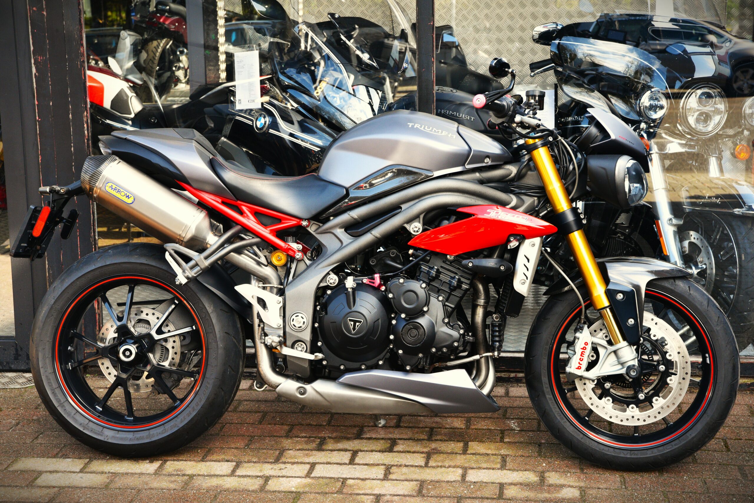 TRIUMPH 1050 SPEED TRIPLE R – Image 2