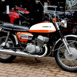 SUZUKI T500