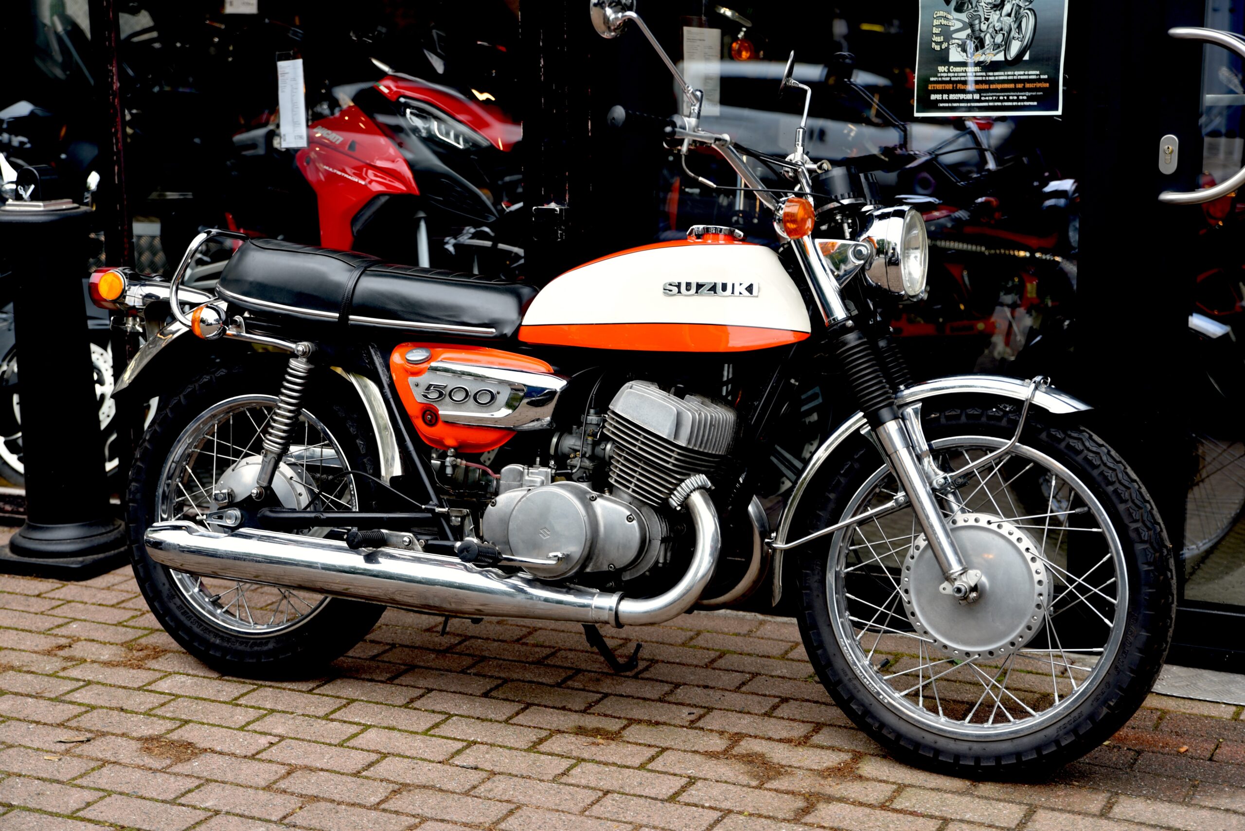 SUZUKI T500