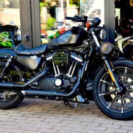 HARLEY DAVIDSON IRON 883