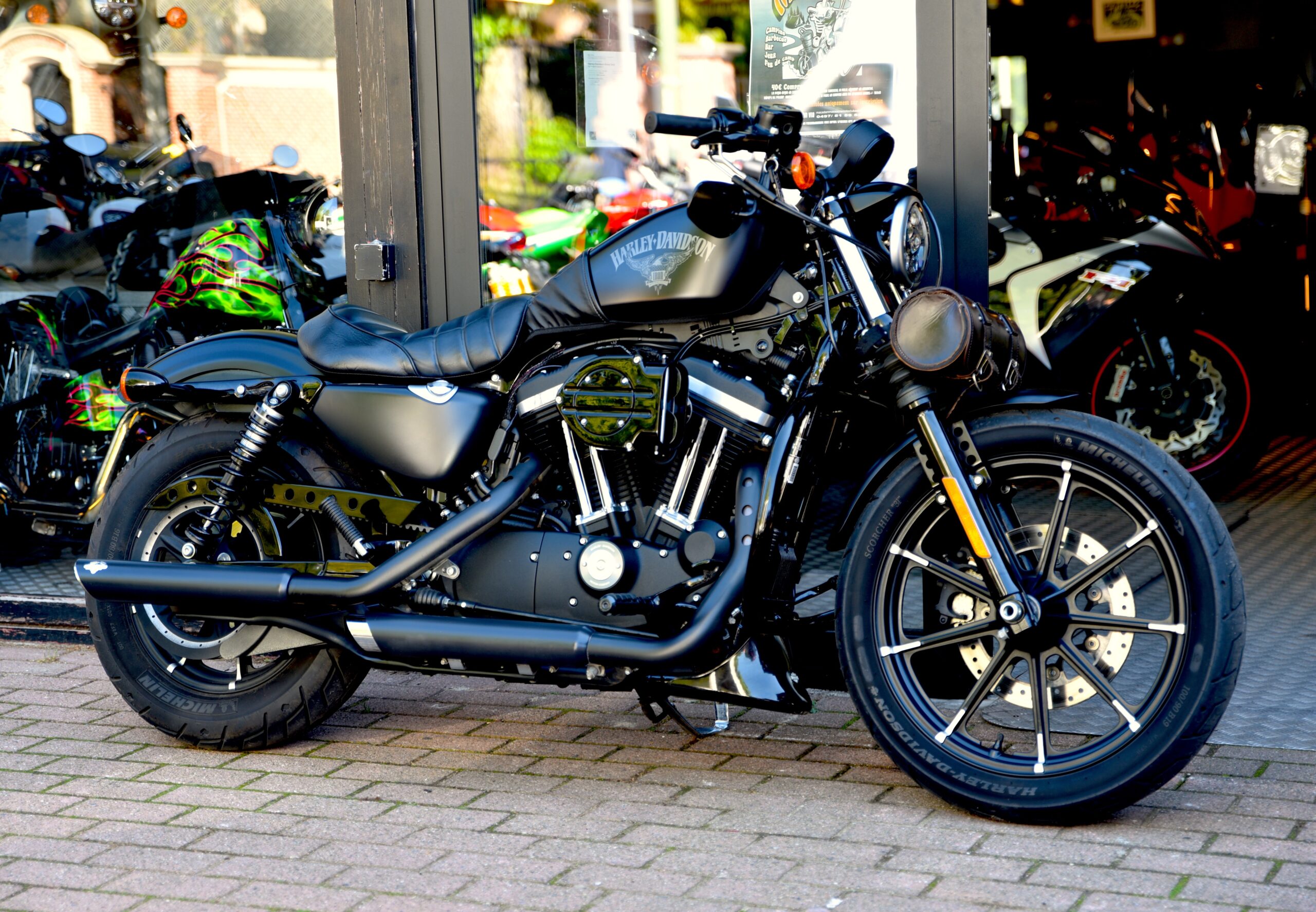 HARLEY DAVIDSON IRON 883
