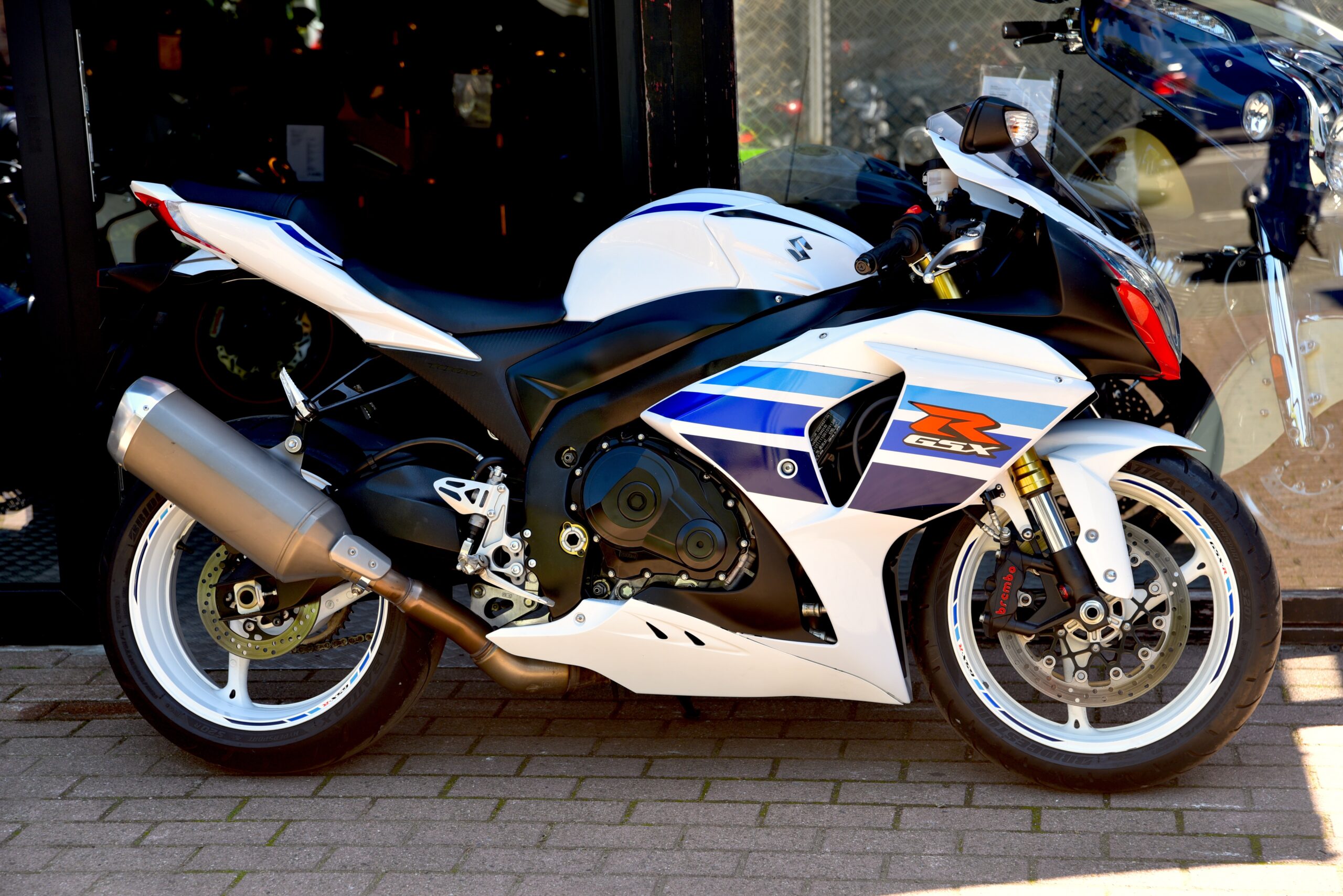 SUZUKI GSX-R 1000 1 MILLION – Image 2