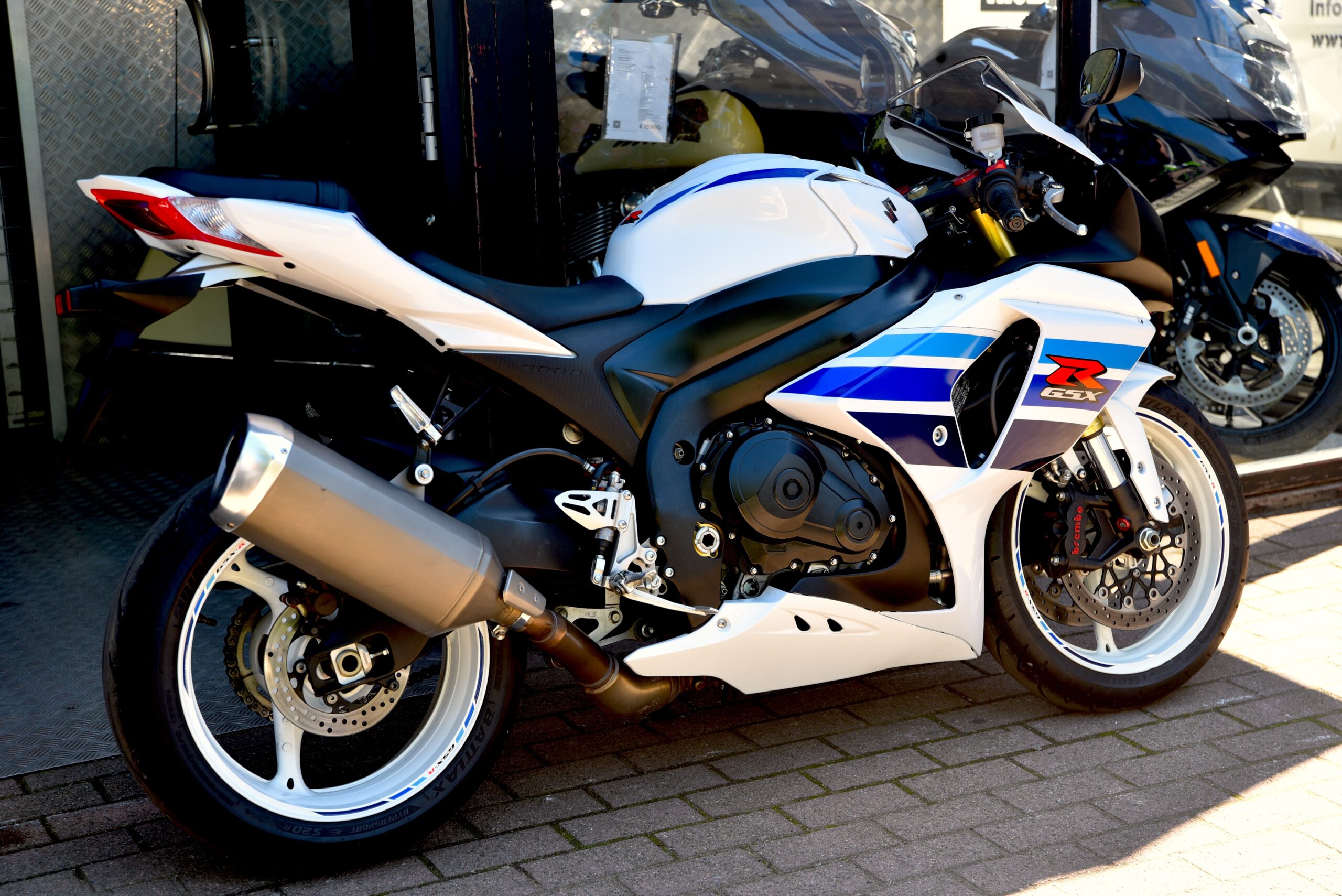 SUZUKI GSX-R 1000 1 MILLION – Image 3