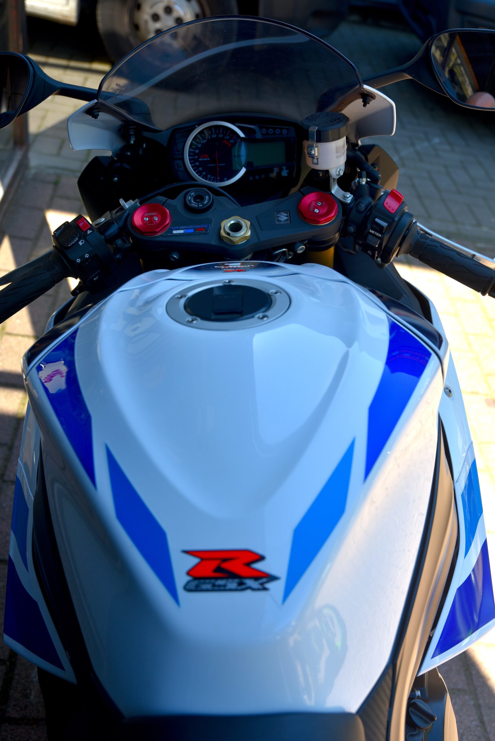 SUZUKI GSX-R 1000 1 MILLION – Image 7