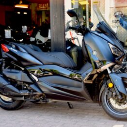 YAMAHA XMAX 400 IRON MAX