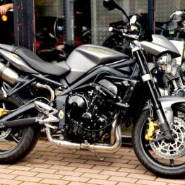 TRIUMPH 675 STREET TRIPLE R