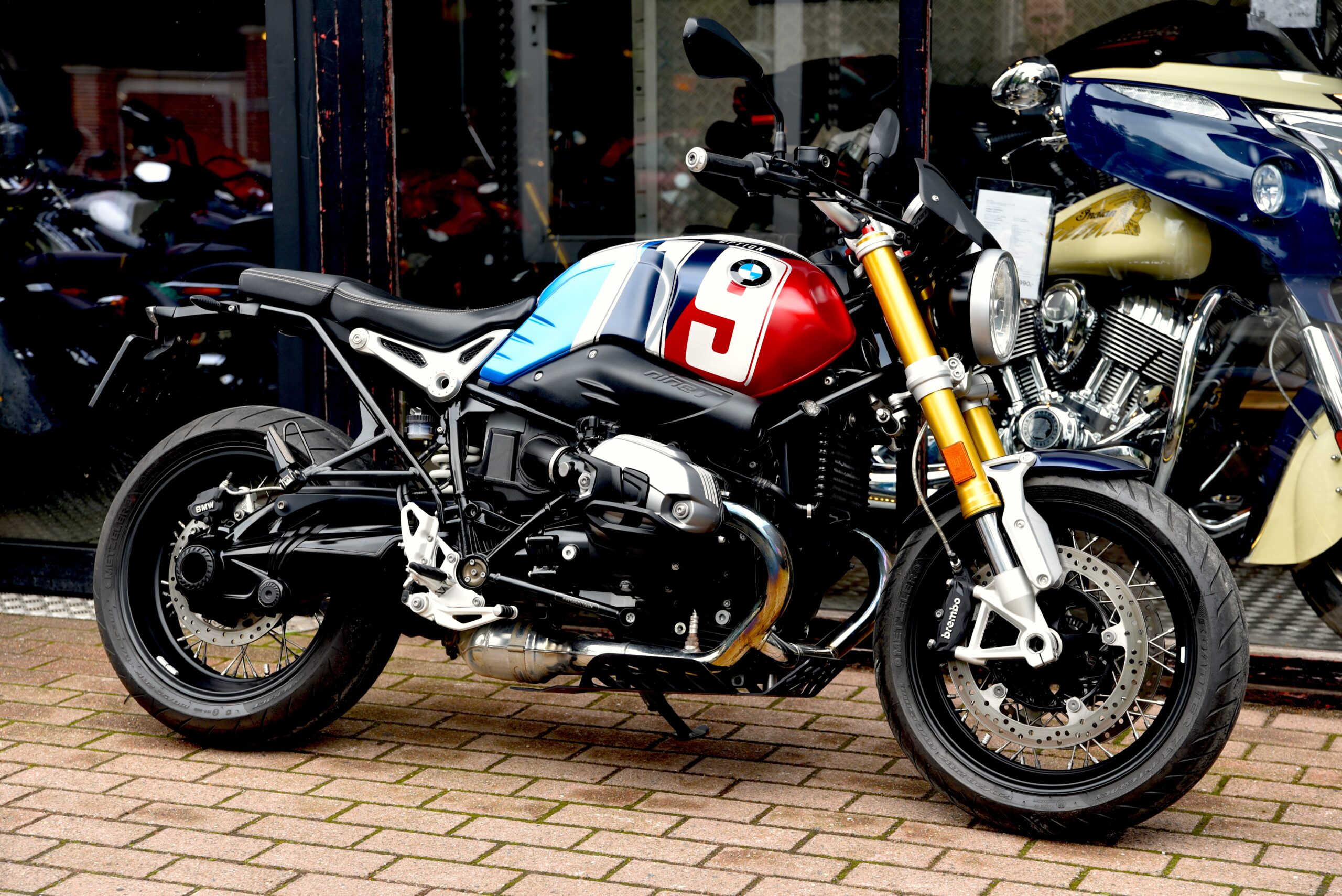BMW R NINE T