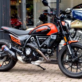 DUCATI SCRAMBLER 800 FULL THROTTLE