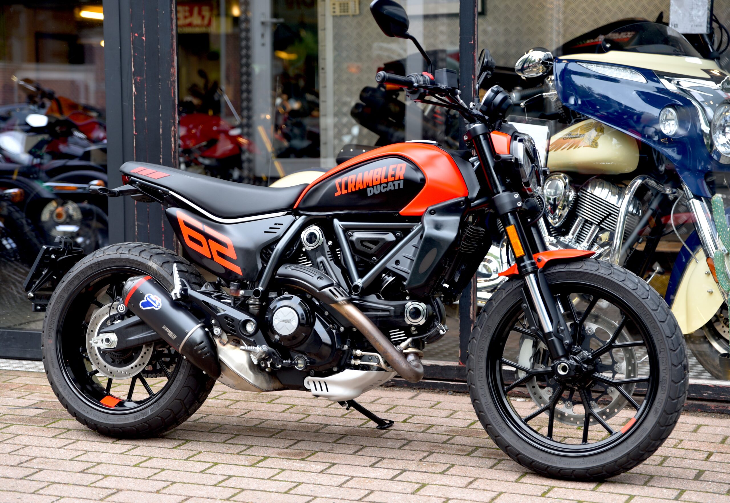DUCATI SCRAMBLER 800 FULL THROTTLE