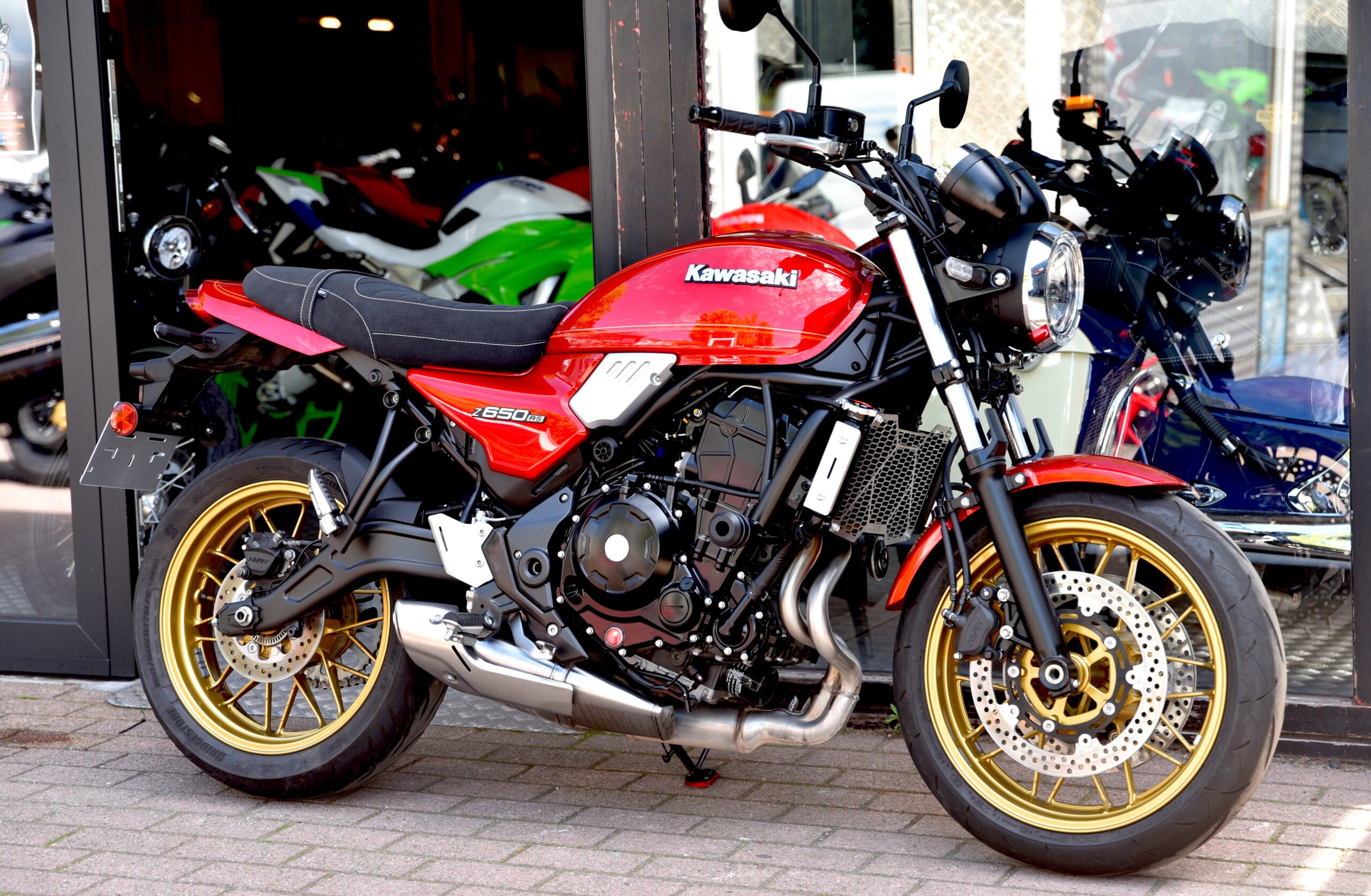 KAWASAKI Z 650 RS OHLINS (TVAC)