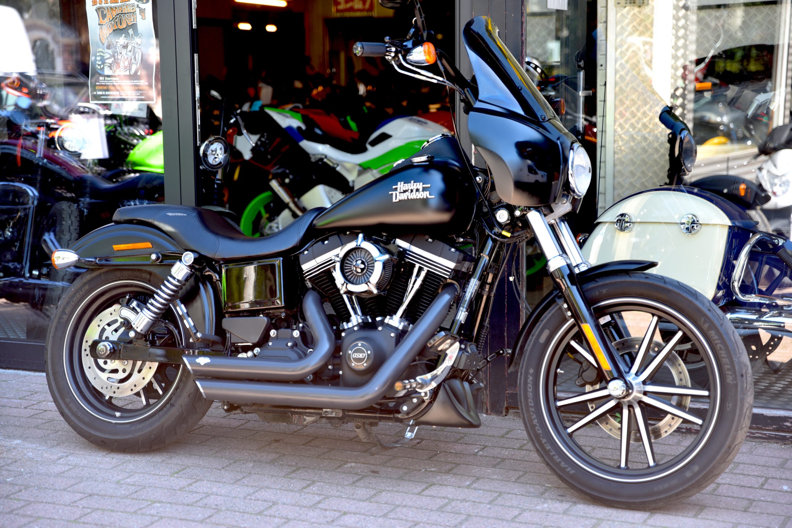 HARLEY DAVIDSON 103 DYNA STREET BOB SPECIAL