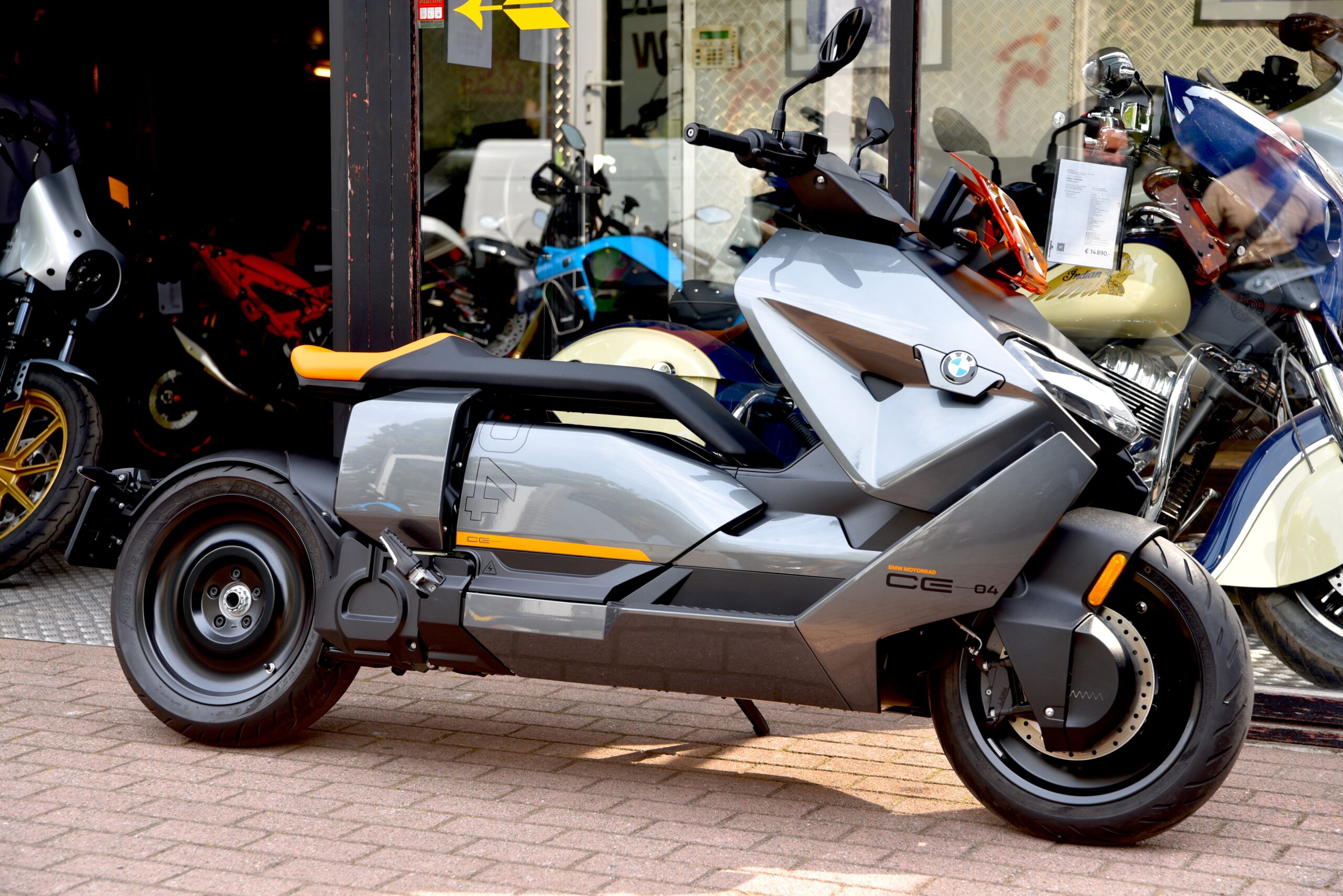 BMW CE 04