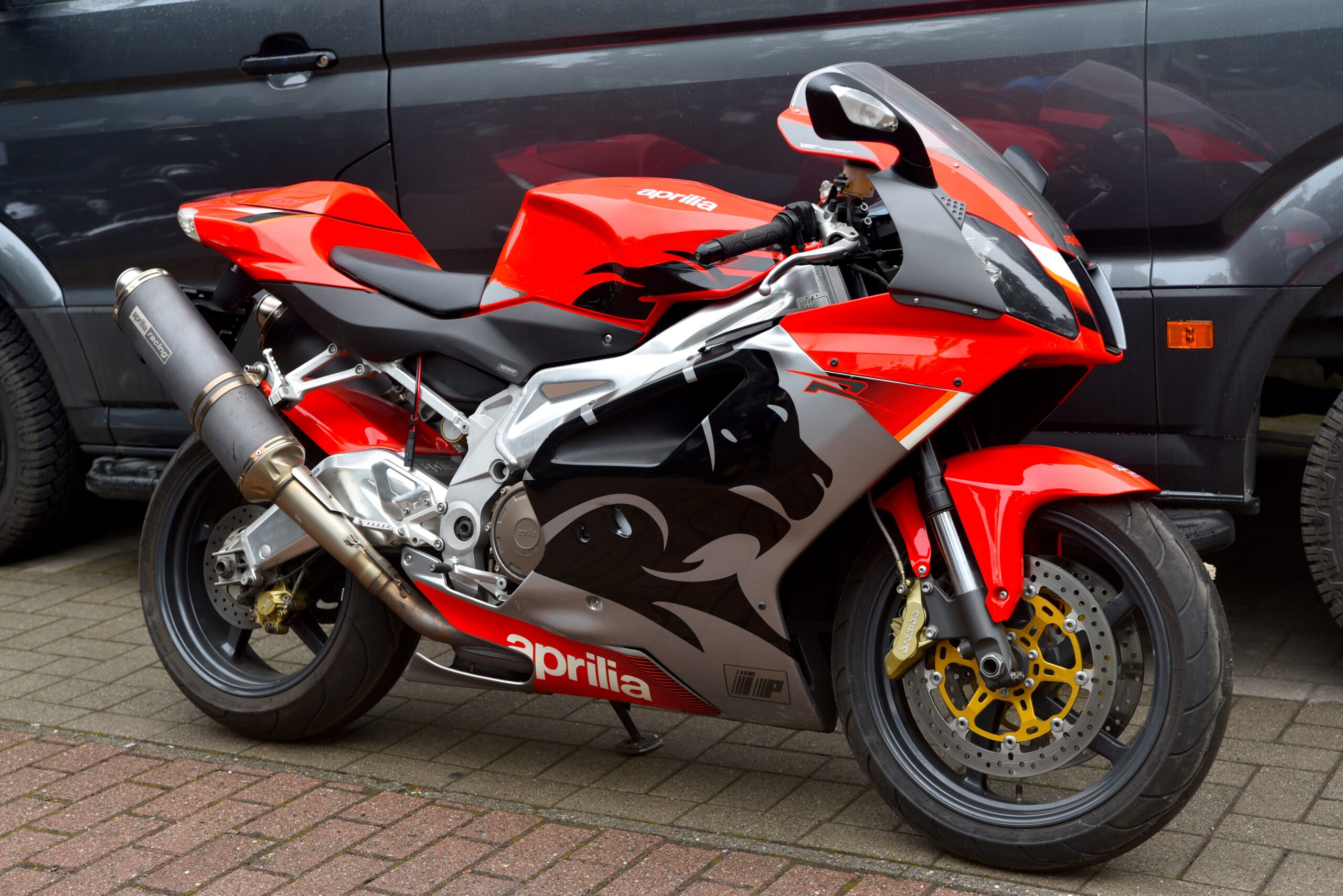 APRILIA RSV 1000 R