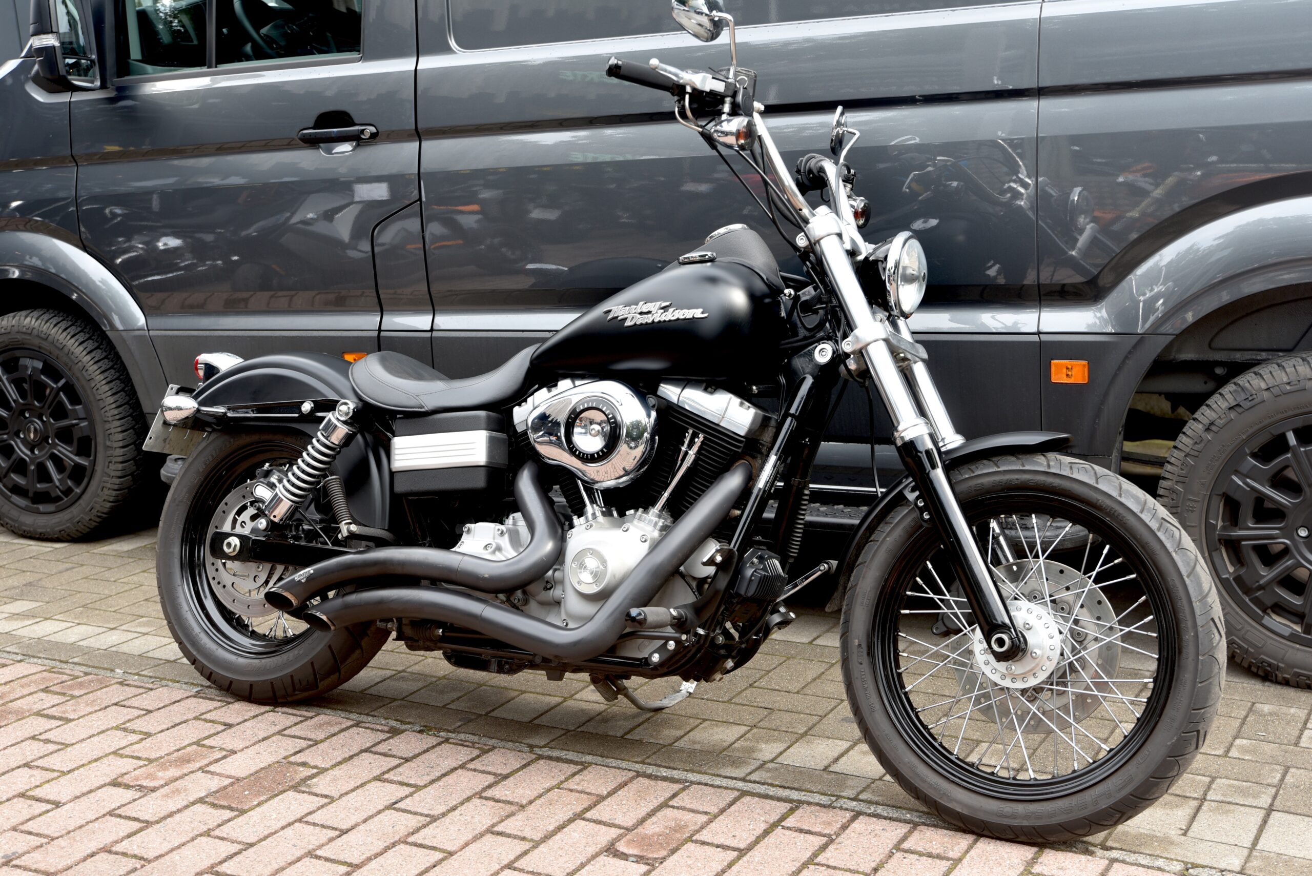 HARLEY DAVIDSON DYNA STREET BOB