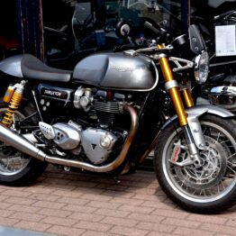 TRIUMPH THRUXTON R