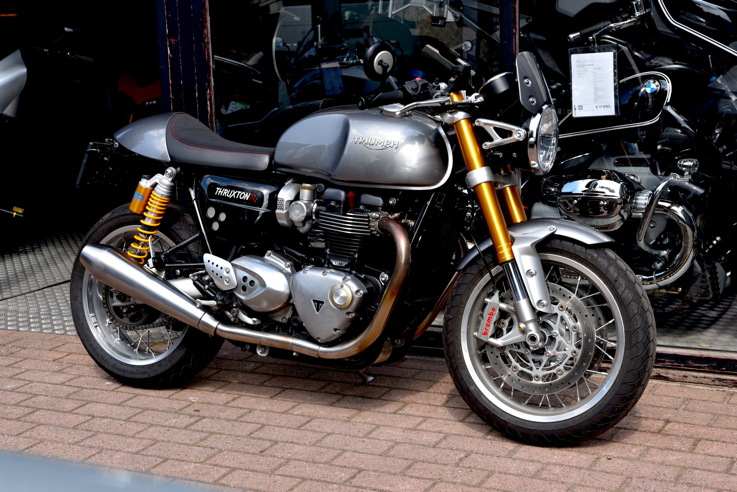 TRIUMPH THRUXTON R