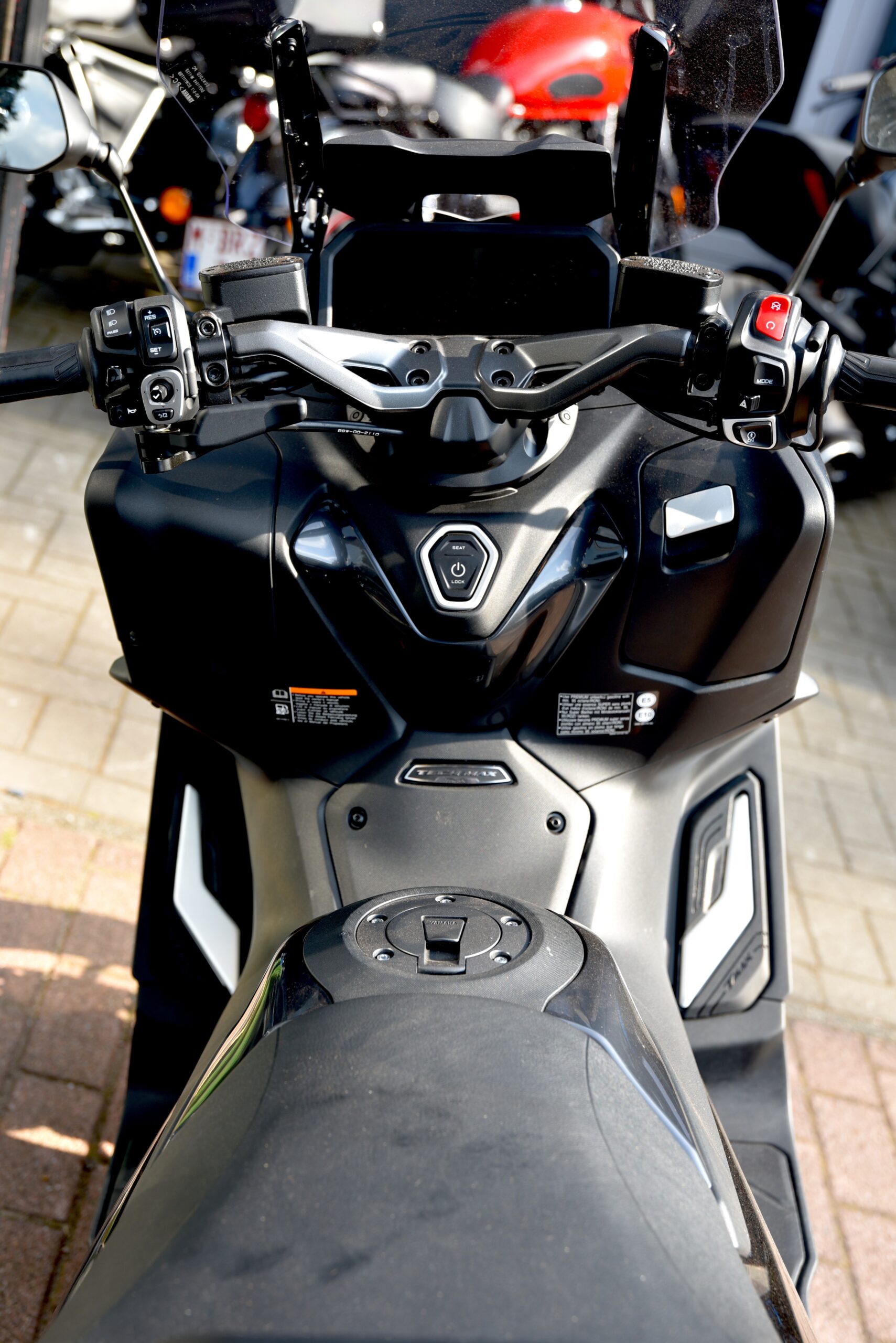 YAMAHA TMAX 560 TECH MAX – Image 6