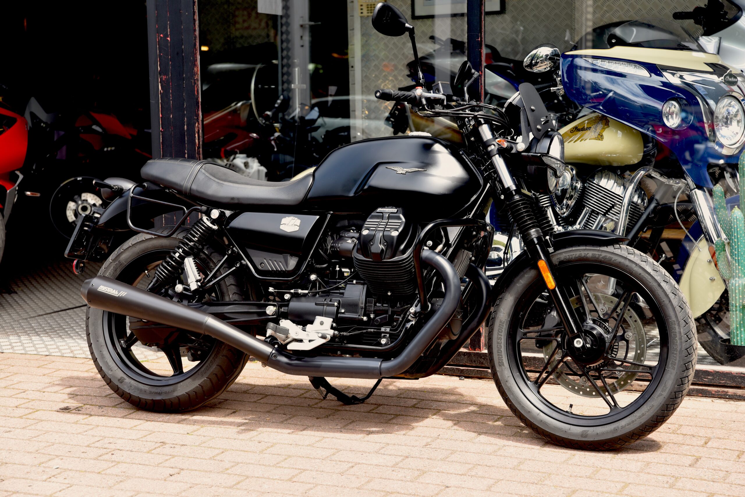 MOTO GUZZI V7 STONE
