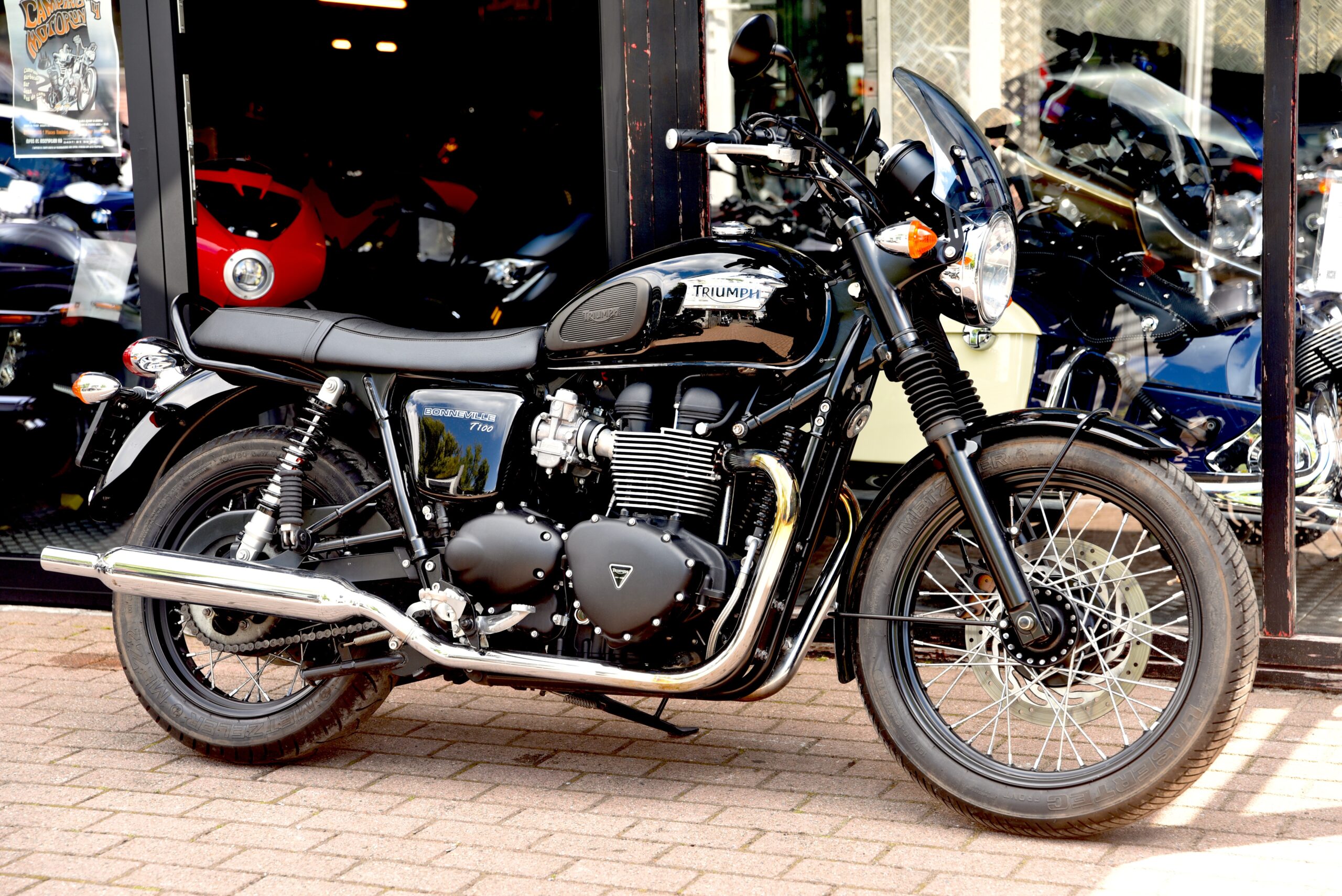 TRIUMPH BONNEVILLE T100