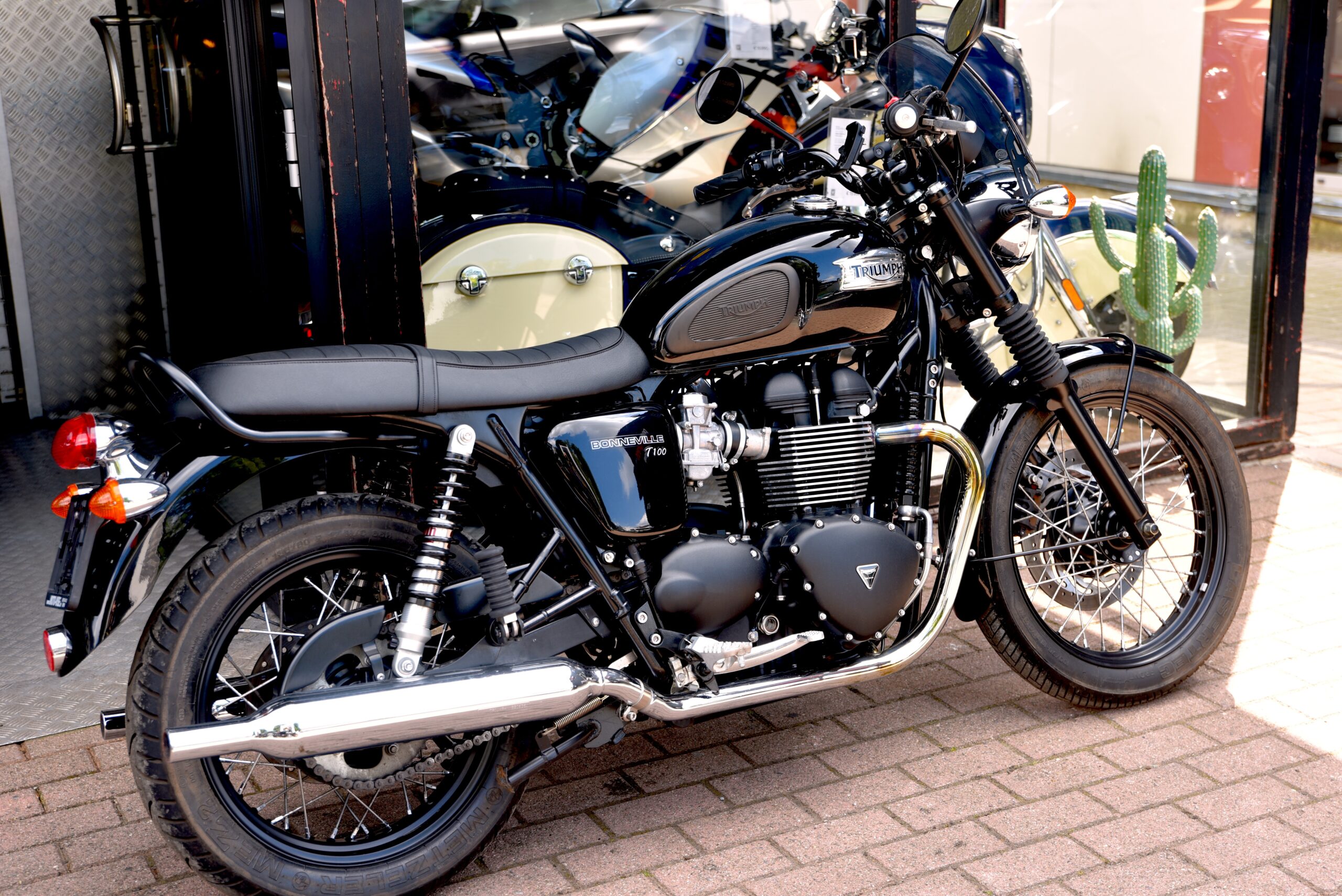 TRIUMPH BONNEVILLE T100 – Image 3