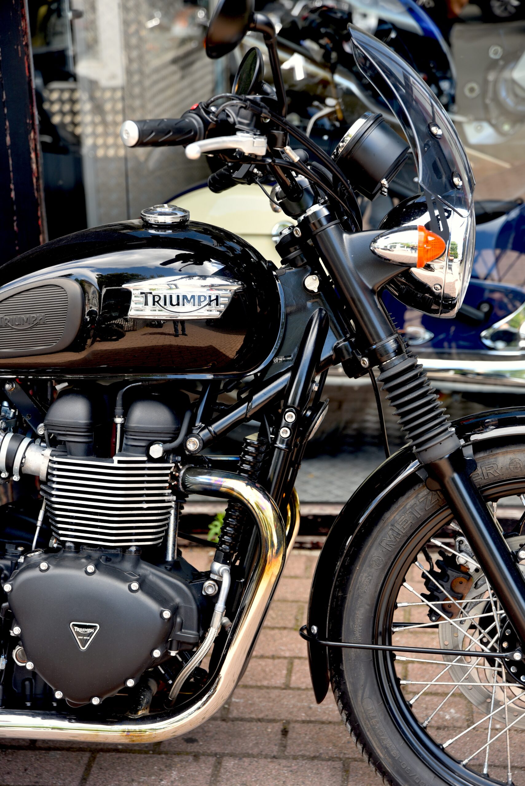 TRIUMPH BONNEVILLE T100 – Image 4