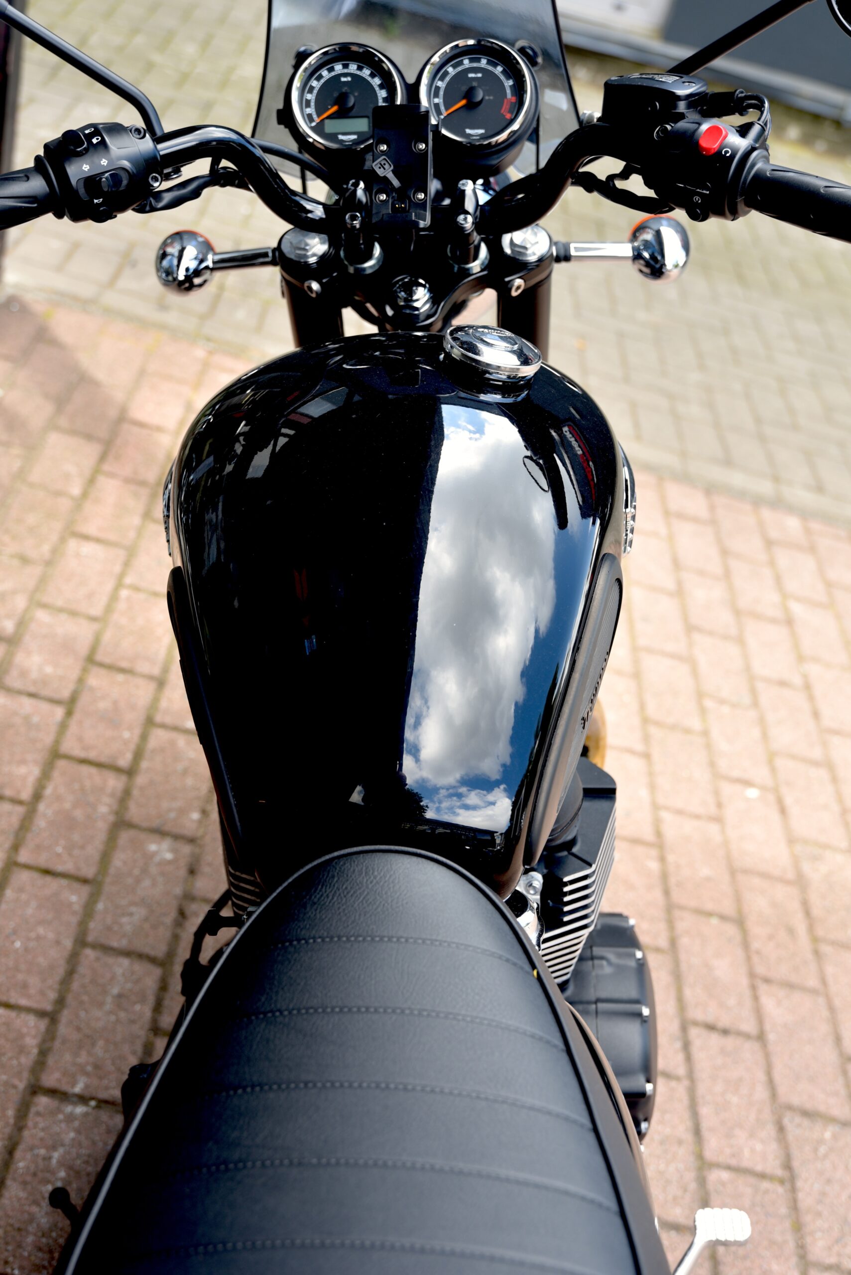 TRIUMPH BONNEVILLE T100 – Image 6