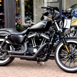 HARLEY DAVIDSON IRON 883
