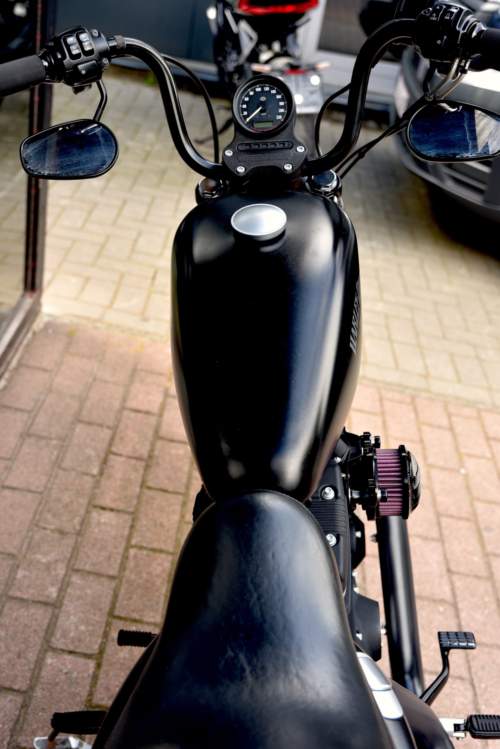 HARLEY DAVIDSON IRON 883 – Image 6