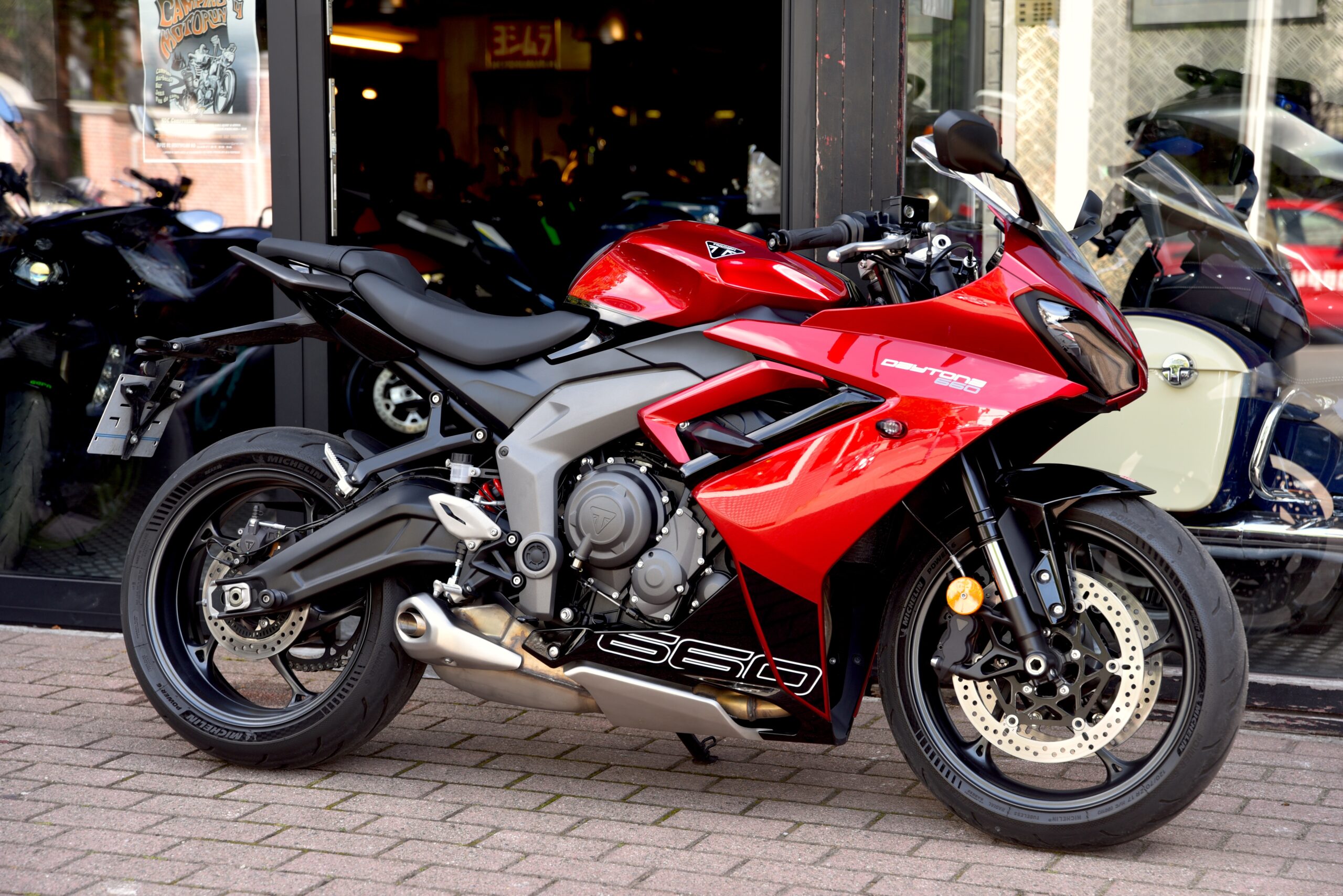 TRIUMPH DAYTONA 660