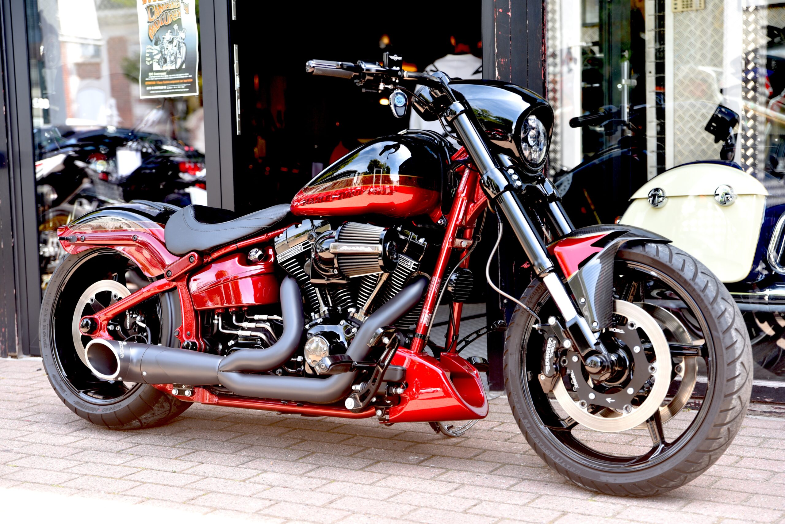 HARLEY DAVIDSON BREAKOUT PROSTREET CVO