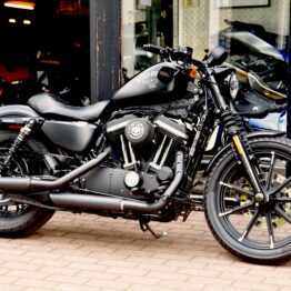 HARLEY DAVIDSON IRON 883