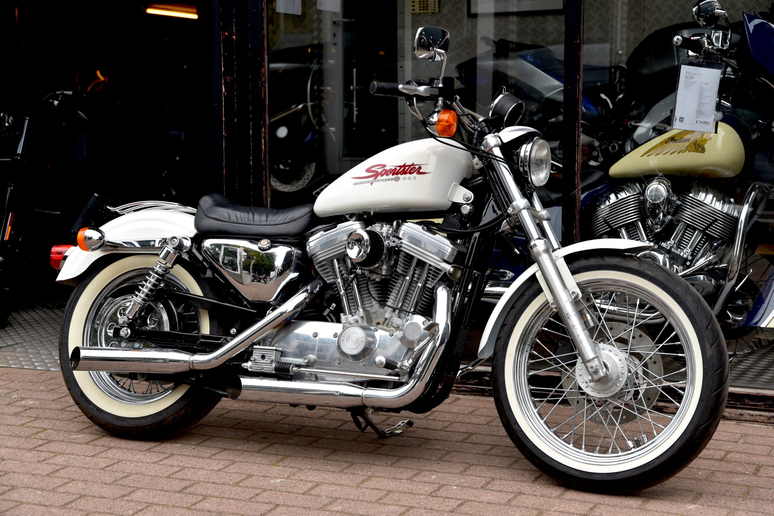 HARLEY DAVIDSON SPORTSTER 883