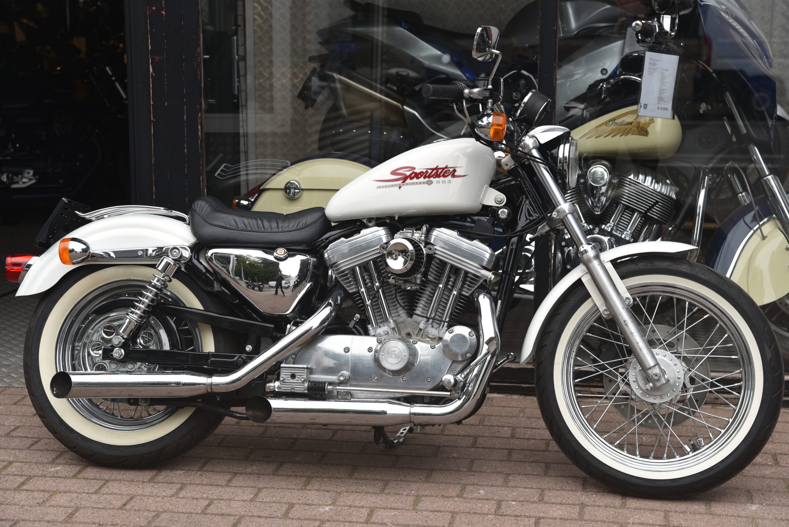 HARLEY DAVIDSON SPORTSTER 883 – Image 2